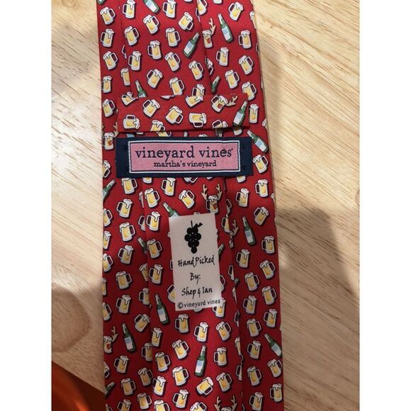 Vineyard Vines Red Nosed Reinbeer Pattern Print Silk Tie (59" x 3.5") EUC - Picture 3 of 4